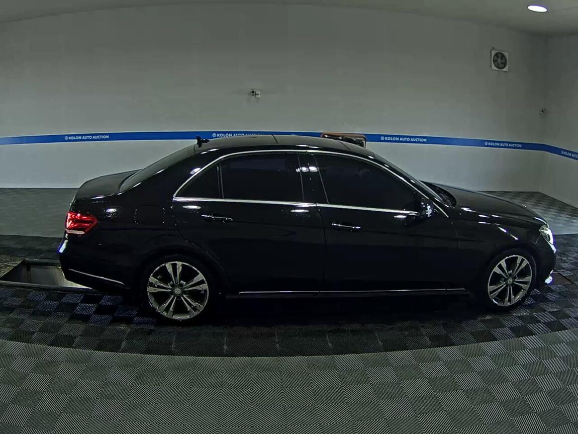 MERCEDES-BENZ E-CLASS (4TH GEN) E300 4MATIC AVANTGARDE 2015 - zdjęcie 4