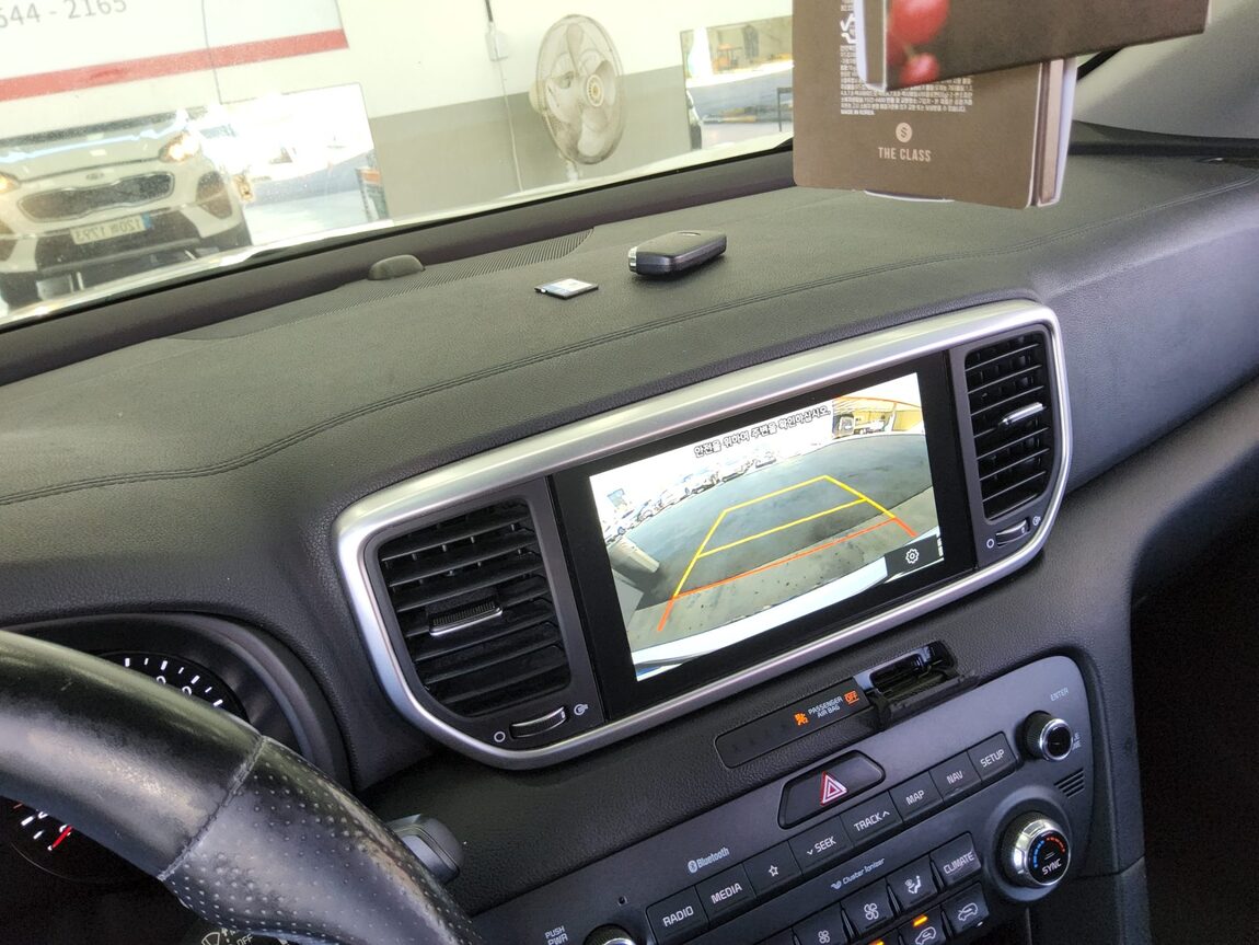 KIA SPORTAGE THE BOLD R2.0 DIESEL 2WD PRESTIGE 2021 - zdjęcie 17