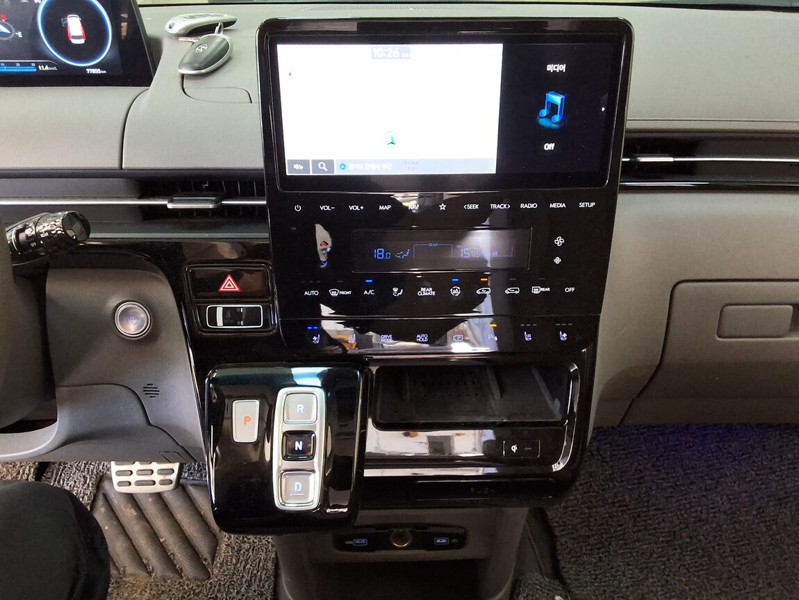 HYUNDAI STARIA 2.2 DIESEL CAMPER 4-SEATER 4WD PRESTIGE 2023 - zdjęcie 23