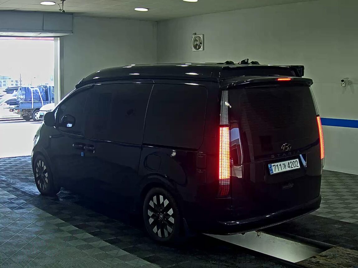 HYUNDAI STARIA 2.2 DIESEL CAMPER 4-SEATER 4WD PRESTIGE 2023 - zdjęcie 6