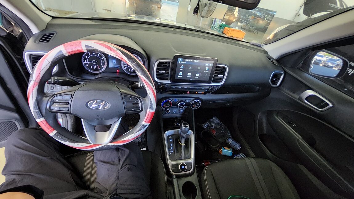 HYUNDAI VENUE 1.6 GASOLINE SMART 2020 - zdjęcie 11