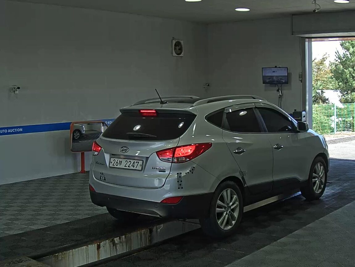 HYUNDAI TUCSON ix DIESEL R20 2WD LMX20 PREMIUM 2010 - zdjęcie 5