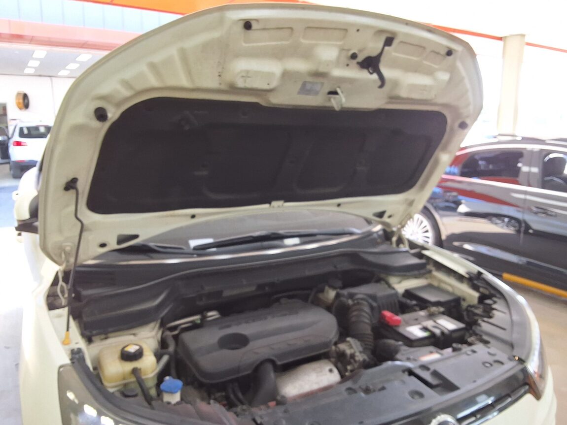 KG MOBILITY (SSANGYONG) TIVOLI DIESEL 2WD LX 2016 - zdjęcie 18