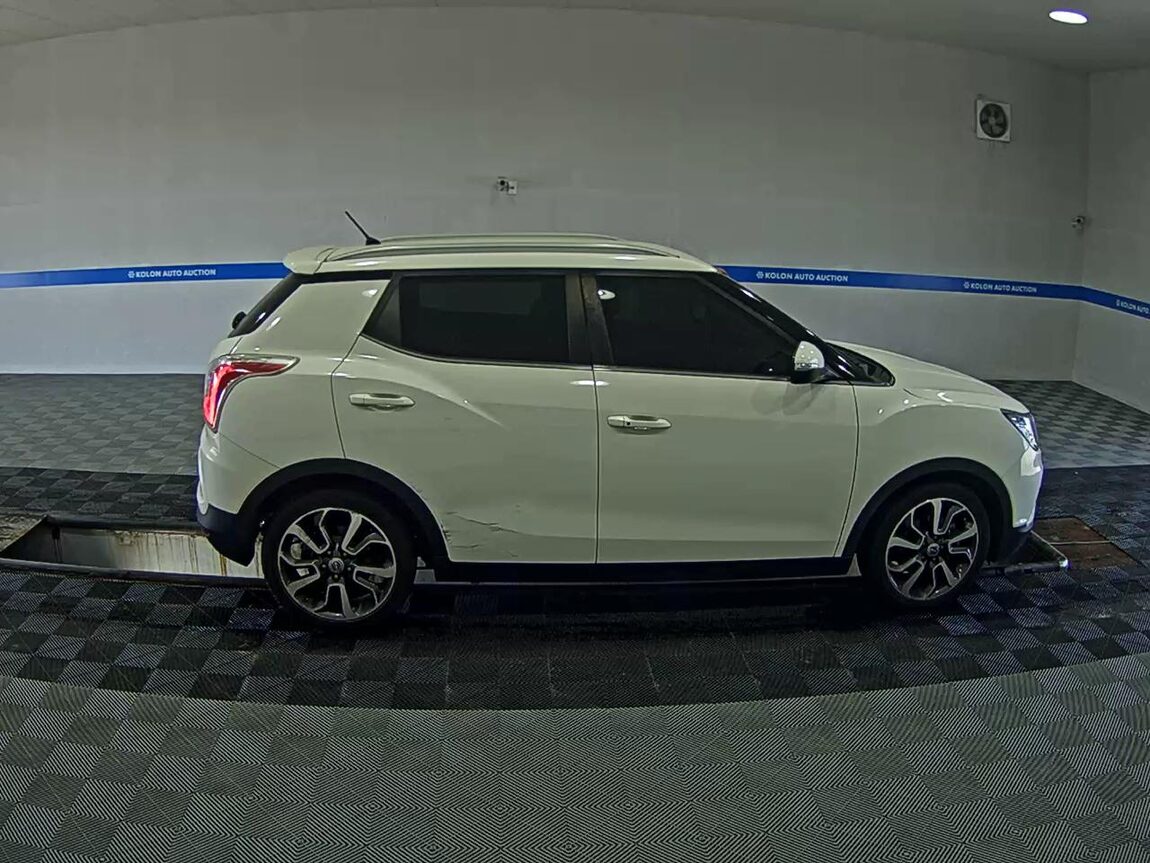 KG MOBILITY (SSANGYONG) TIVOLI DIESEL 2WD LX 2016 - zdjęcie 4