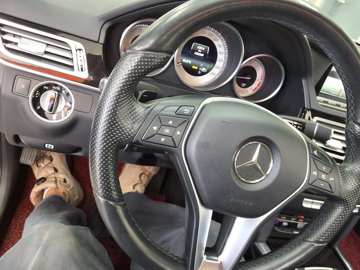 MERCEDES-BENZ E-CLASS (4TH GEN) E250 CDI BLUETEC 4MATIC AVANTGARDE 2015 - zdjęcie 23