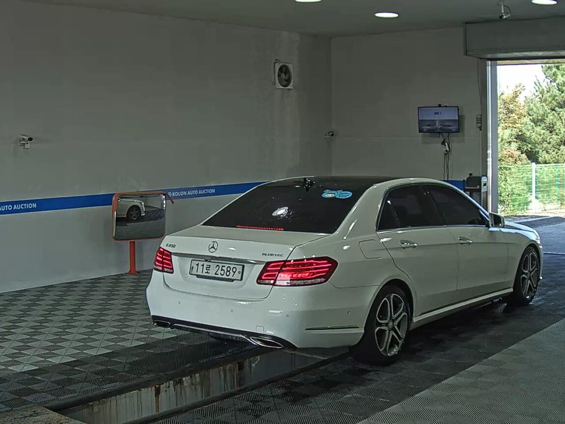 MERCEDES-BENZ E-CLASS (4TH GEN) E250 CDI BLUETEC 4MATIC AVANTGARDE 2015 - zdjęcie 5