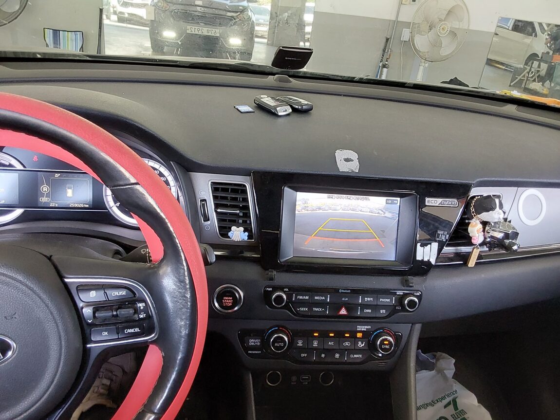 KIA NIRO 1.6 HYBRID PRESTIGE 2017 - zdjęcie 17
