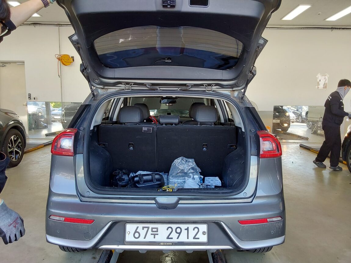 KIA NIRO 1.6 HYBRID PRESTIGE 2017 - zdjęcie 15