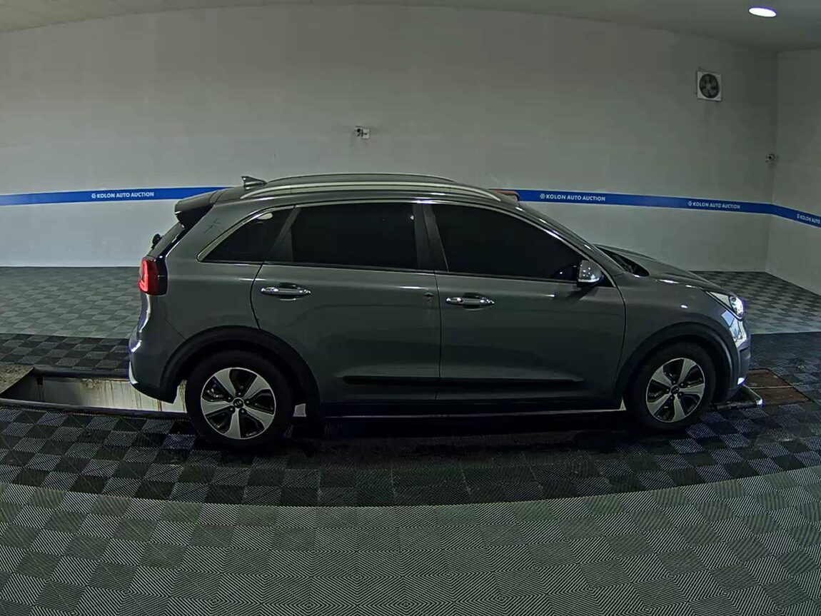 KIA NIRO 1.6 HYBRID PRESTIGE 2017 - zdjęcie 4