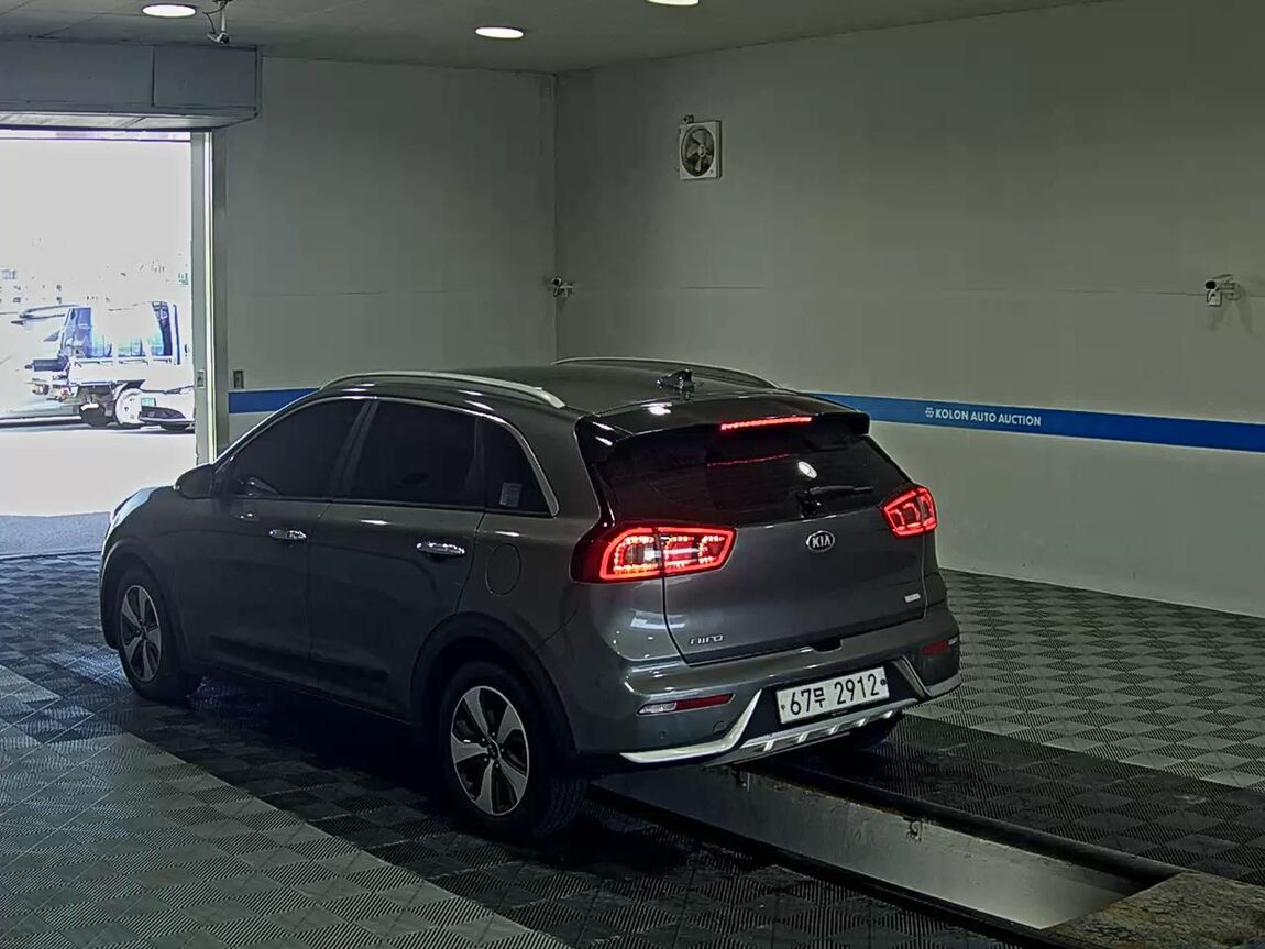 KIA NIRO 1.6 HYBRID PRESTIGE 2017 - zdjęcie 6