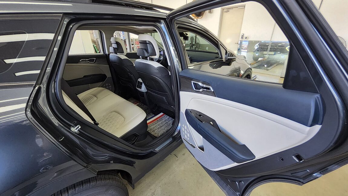 KIA THE ALL NEW SPORTAGE HYBRID 1.6 HEV SIGNATURE GRAVITY 2023 - zdjęcie 13