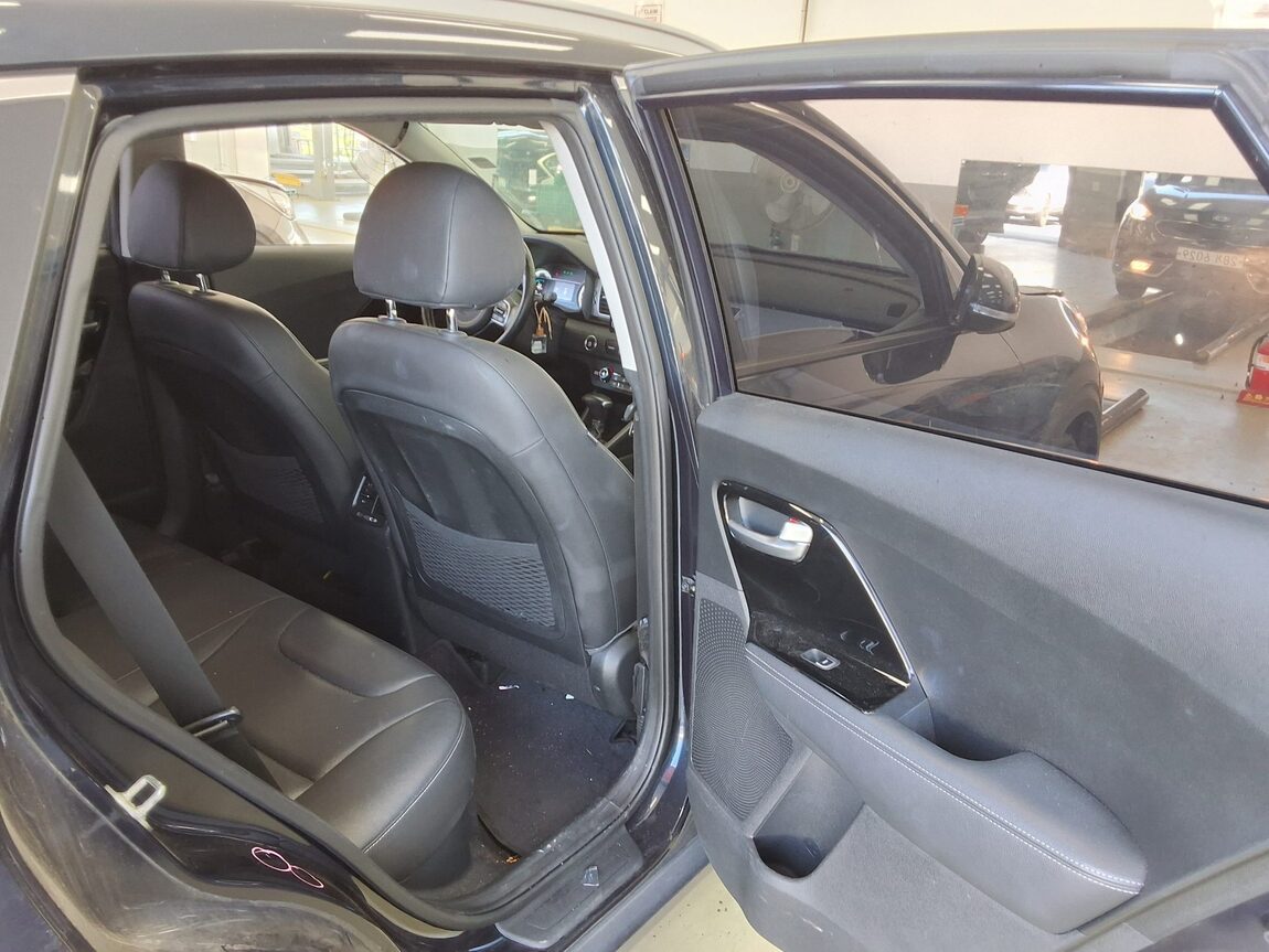 KIA NIRO 1.6 HYBRID PRESTIGE 2018 - zdjęcie 13