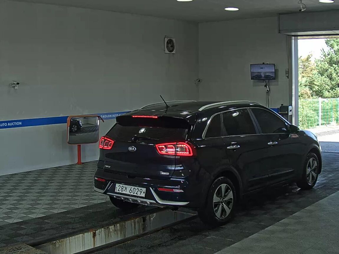 KIA NIRO 1.6 HYBRID PRESTIGE 2018 - zdjęcie 5