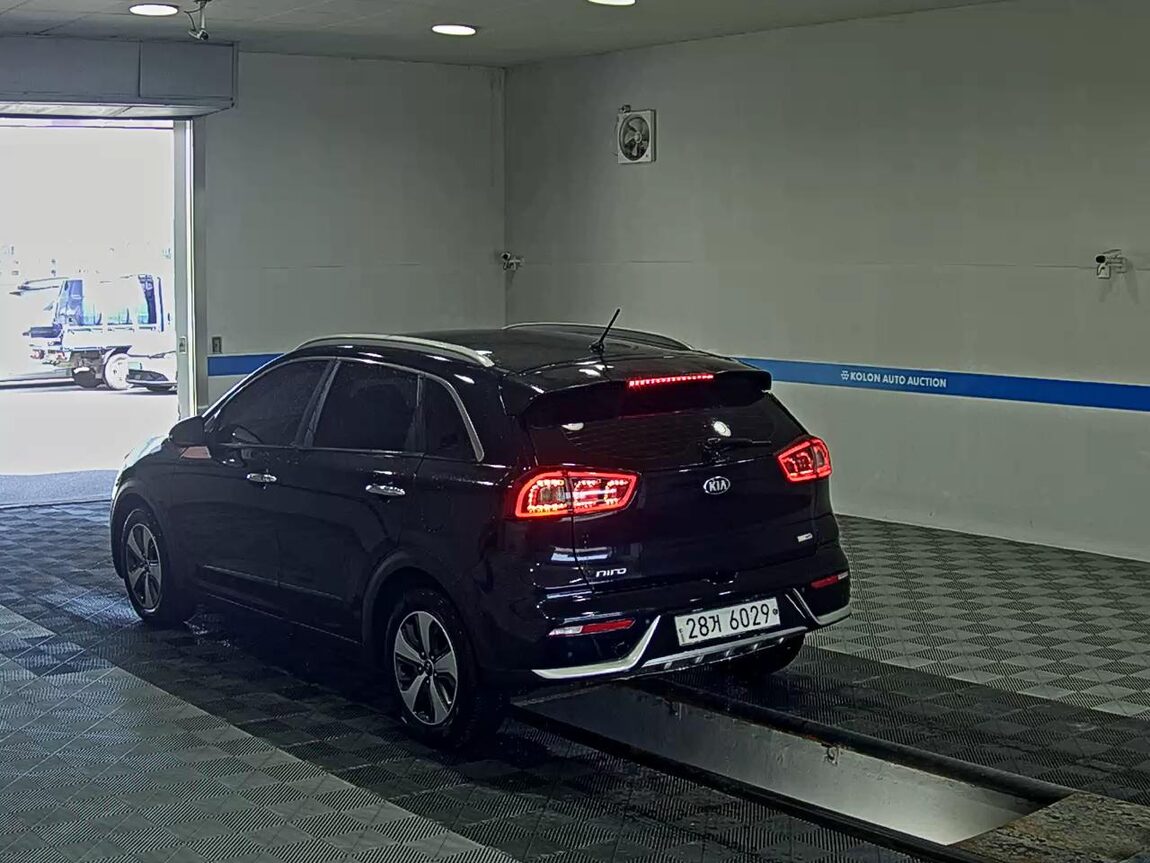 KIA NIRO 1.6 HYBRID PRESTIGE 2018 - zdjęcie 6