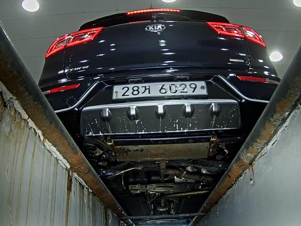 KIA NIRO 1.6 HYBRID PRESTIGE 2018 - zdjęcie 8