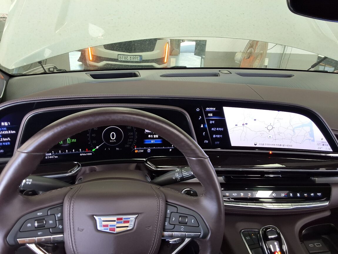 CADILLAC ESCALADE (5TH GEN) 6.2 V8 SPORT PLATINUM 2022 - zdjęcie 17