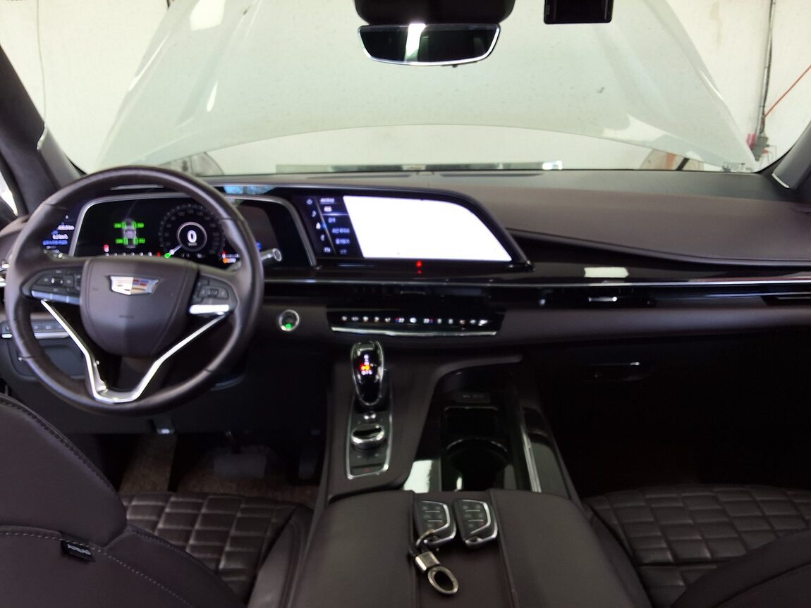 CADILLAC ESCALADE (5TH GEN) 6.2 V8 SPORT PLATINUM 2022 - zdjęcie 11