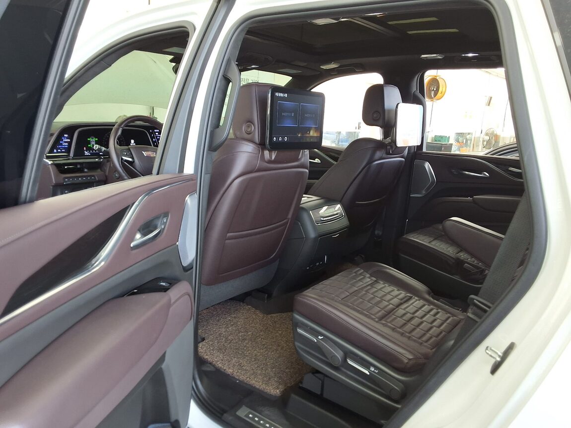 CADILLAC ESCALADE (5TH GEN) 6.2 V8 SPORT PLATINUM 2022 - zdjęcie 12