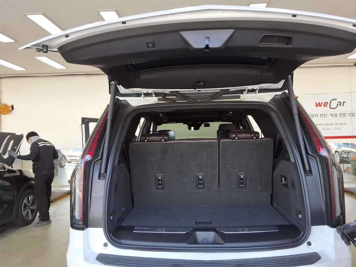 CADILLAC ESCALADE (5TH GEN) 6.2 V8 SPORT PLATINUM 2022 - zdjęcie 15