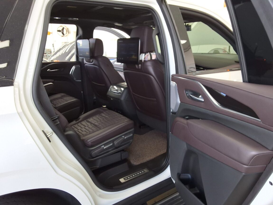 CADILLAC ESCALADE (5TH GEN) 6.2 V8 SPORT PLATINUM 2022 - zdjęcie 13