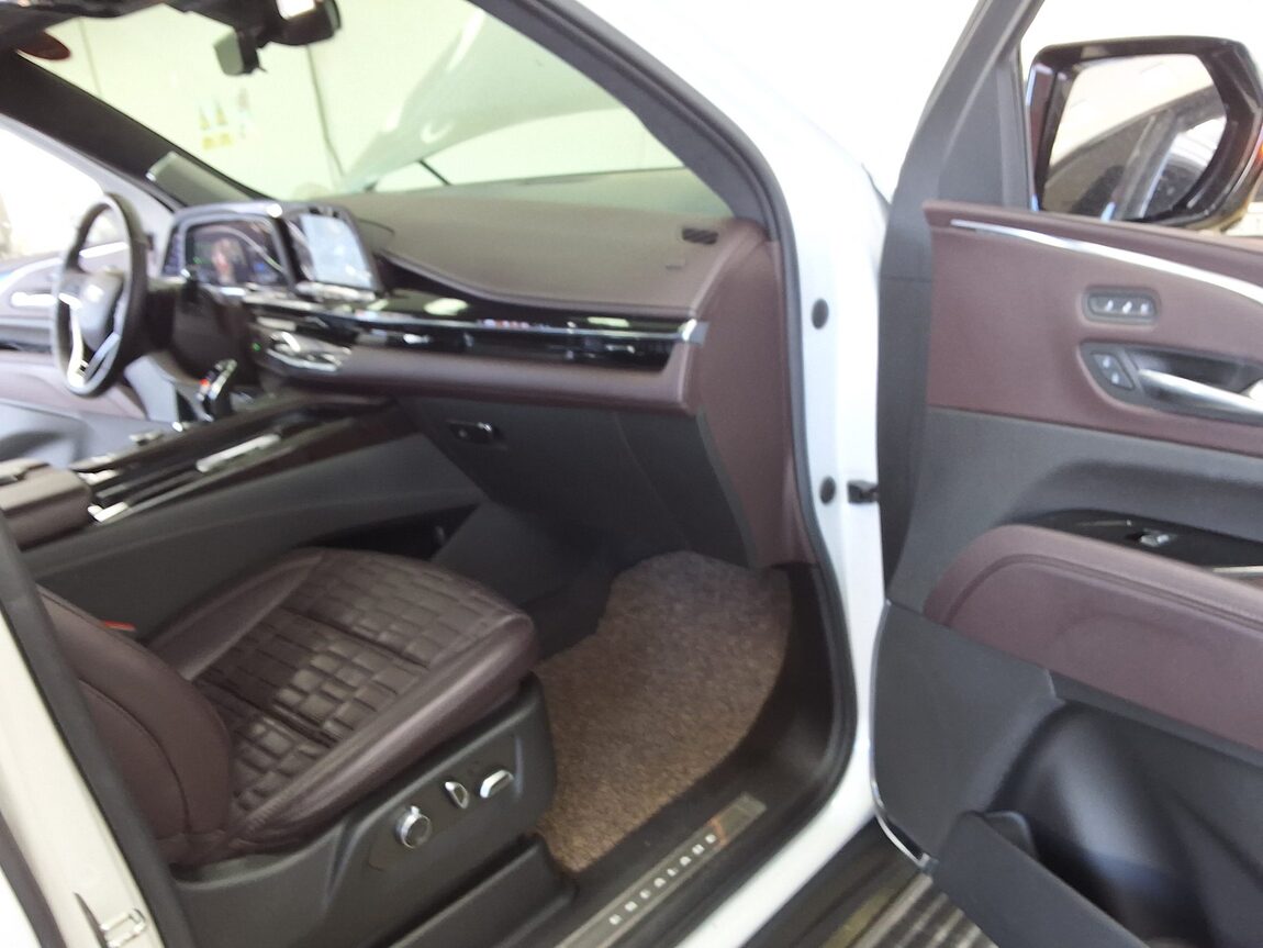 CADILLAC ESCALADE (5TH GEN) 6.2 V8 SPORT PLATINUM 2022 - zdjęcie 14