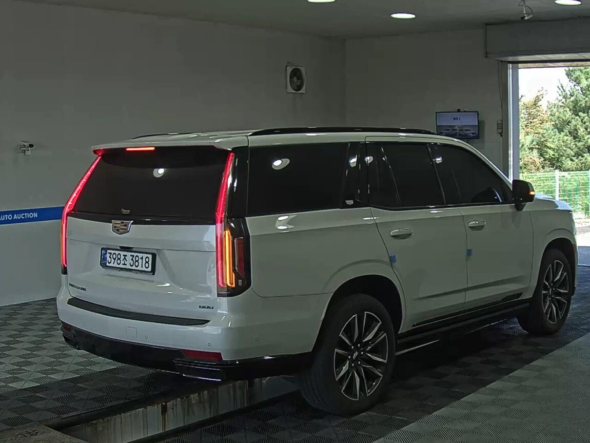 CADILLAC ESCALADE (5TH GEN) 6.2 V8 SPORT PLATINUM 2022 - zdjęcie 5