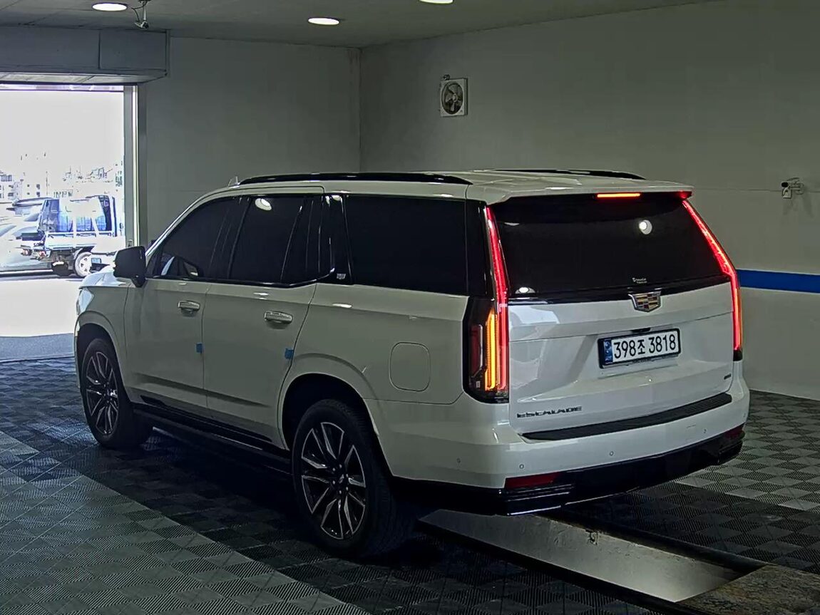 CADILLAC ESCALADE (5TH GEN) 6.2 V8 SPORT PLATINUM 2022 - zdjęcie 6