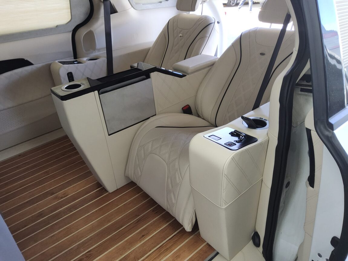 KIA NEW CARNIVAL (KA4) HI-LIMOUSINE SPECIAL BODY LM 2023 - zdjęcie 12