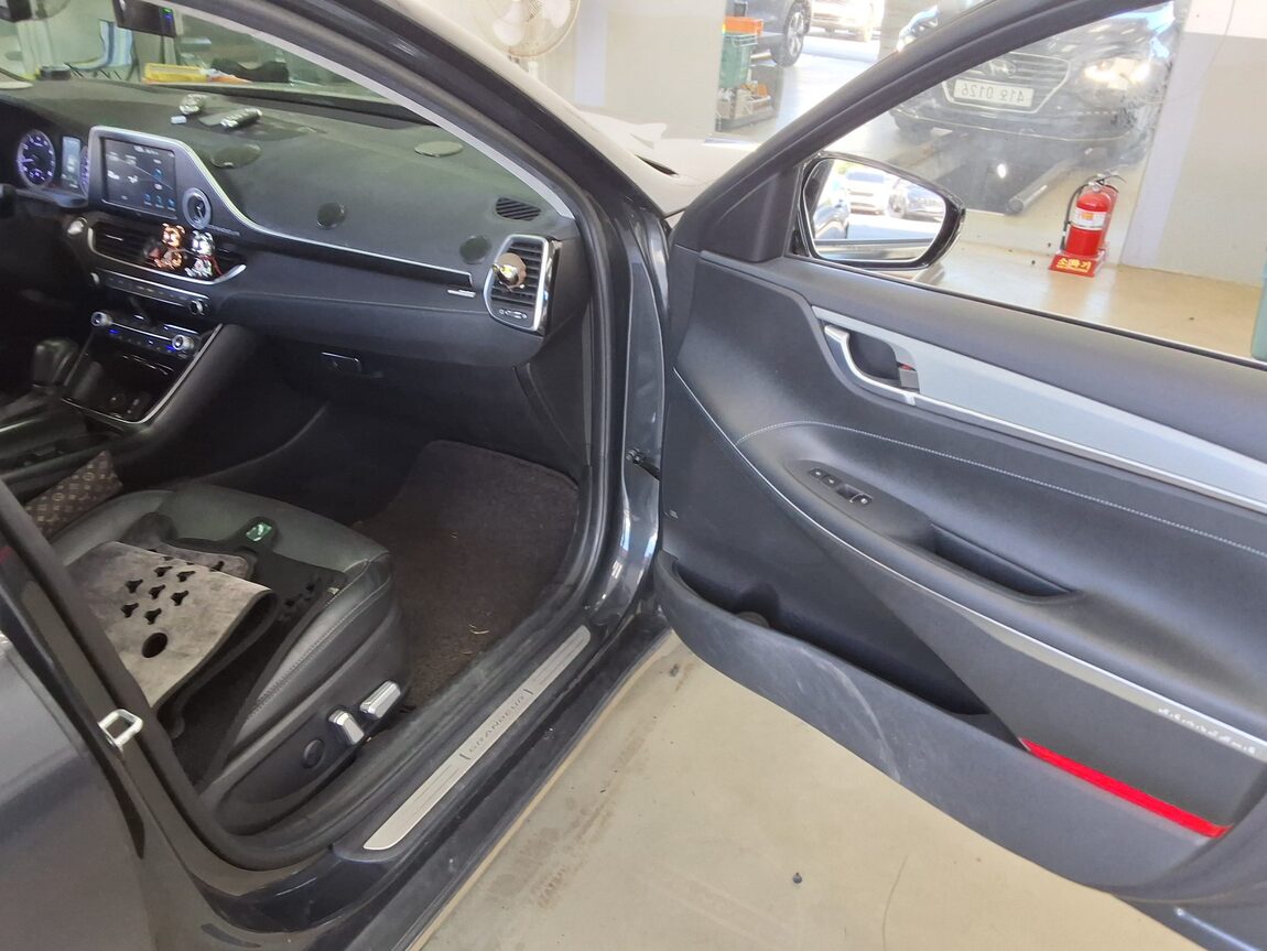 HYUNDAI GRANDEUR IG 3.0 GDi EXCLUSIVE SPECIAL 2017 - zdjęcie 14