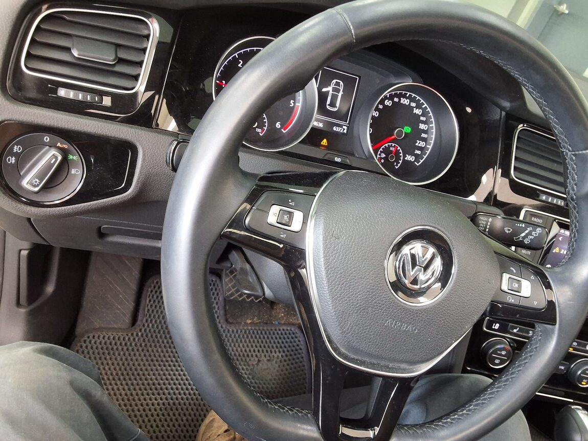 VOLKSWAGEN GOLF (7TH GEN) 2.0 TDI 2013 - zdjęcie 23