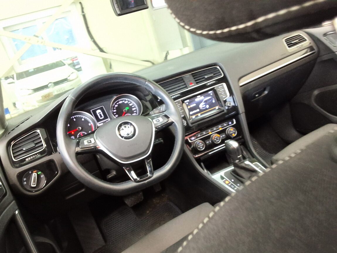 VOLKSWAGEN GOLF (7TH GEN) 2.0 TDI 2013 - zdjęcie 12