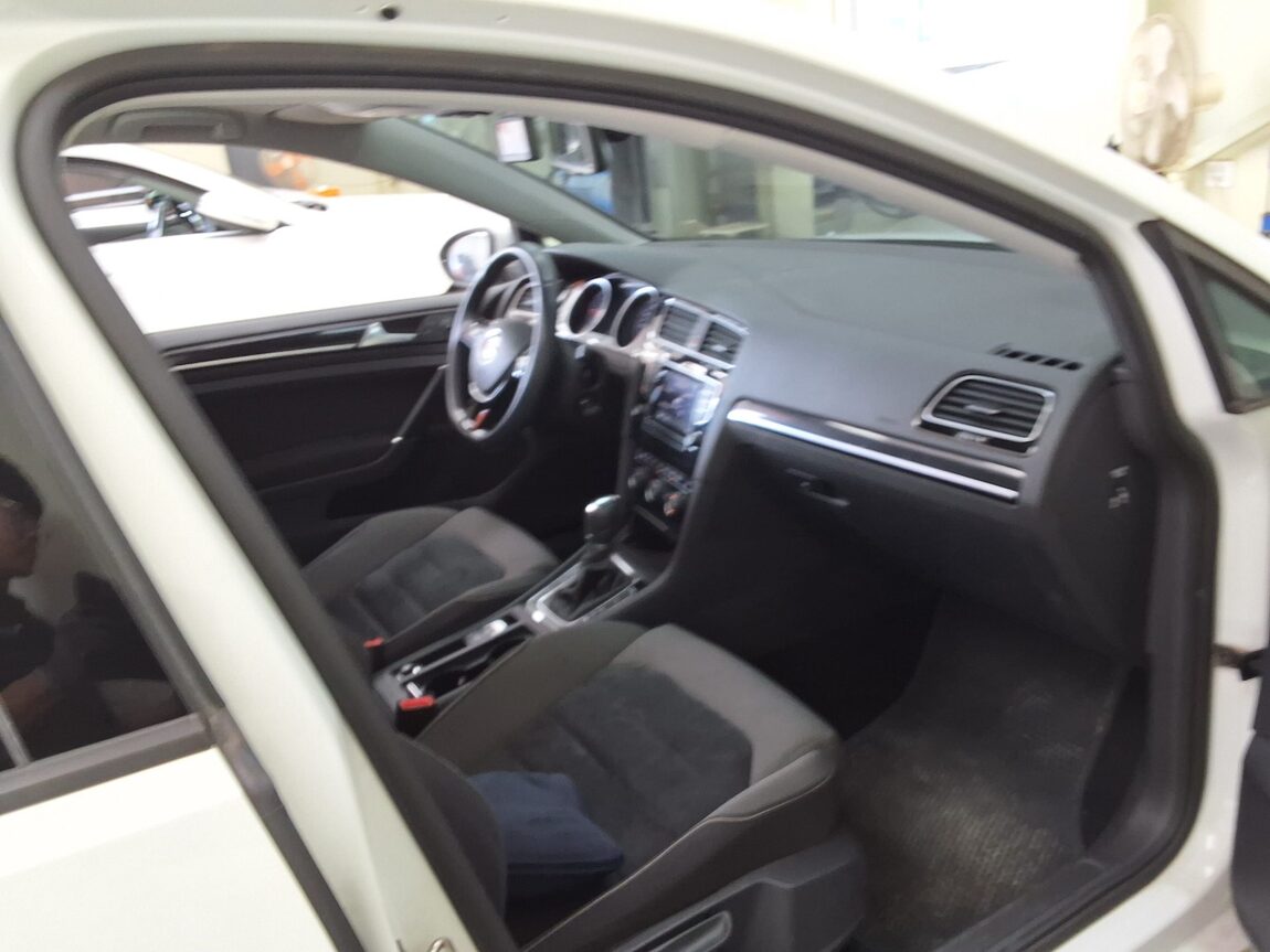 VOLKSWAGEN GOLF (7TH GEN) 2.0 TDI 2013 - zdjęcie 14