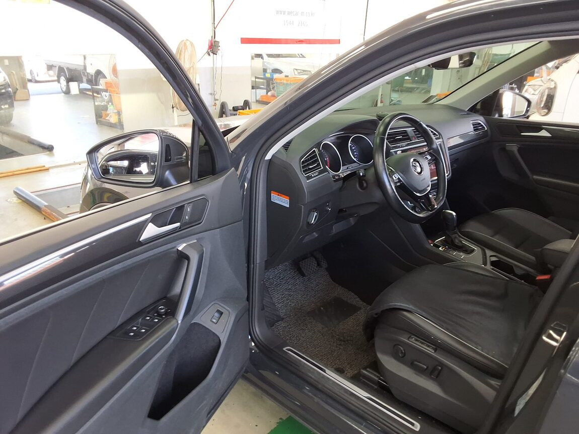 VOLKSWAGEN TIGUAN (2ND GEN) 2.0 TDI PRESTIGE 2020 - zdjęcie 10