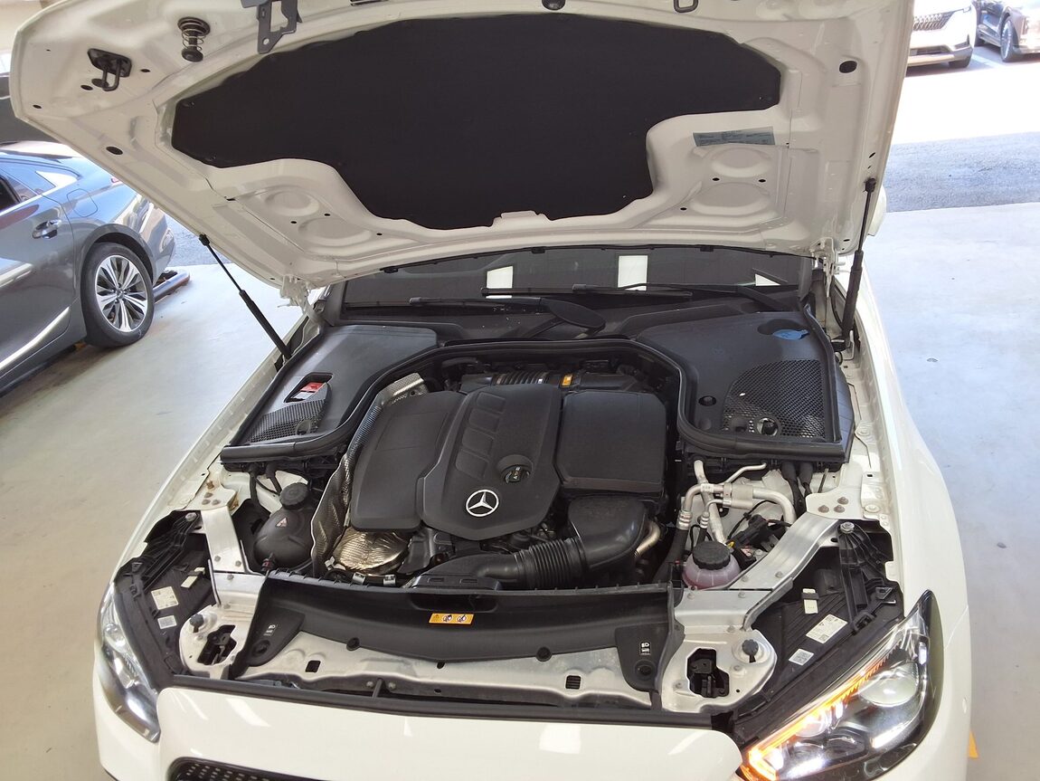 MERCEDES-BENZ E-CLASS (5TH GEN) E220d 4MATIC AMG LINE 2023 - zdjęcie 20