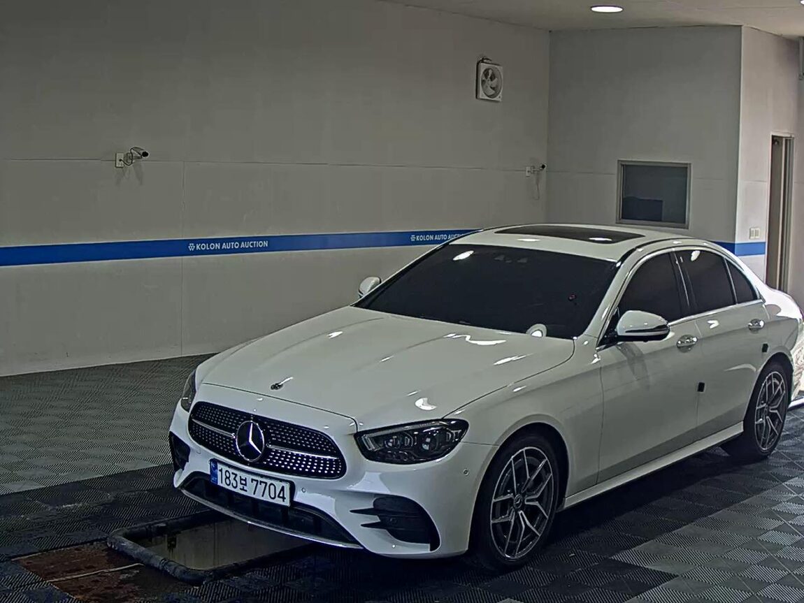 MERCEDES-BENZ E-CLASS (5TH GEN) E220d 4MATIC AMG LINE 2023 - zdjęcie 2