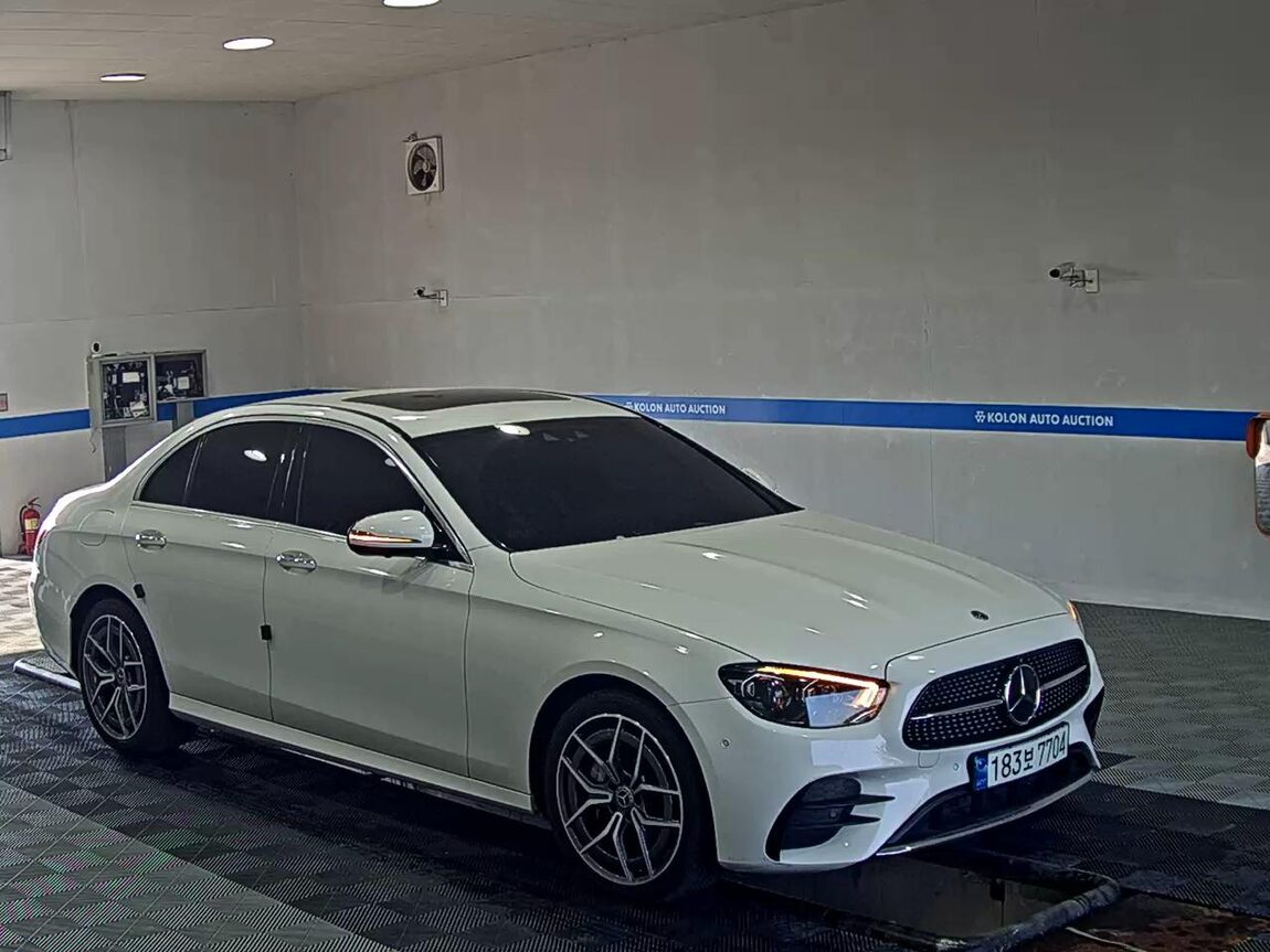 MERCEDES-BENZ E-CLASS (5TH GEN) E220d 4MATIC AMG LINE 2023 - zdjęcie 3