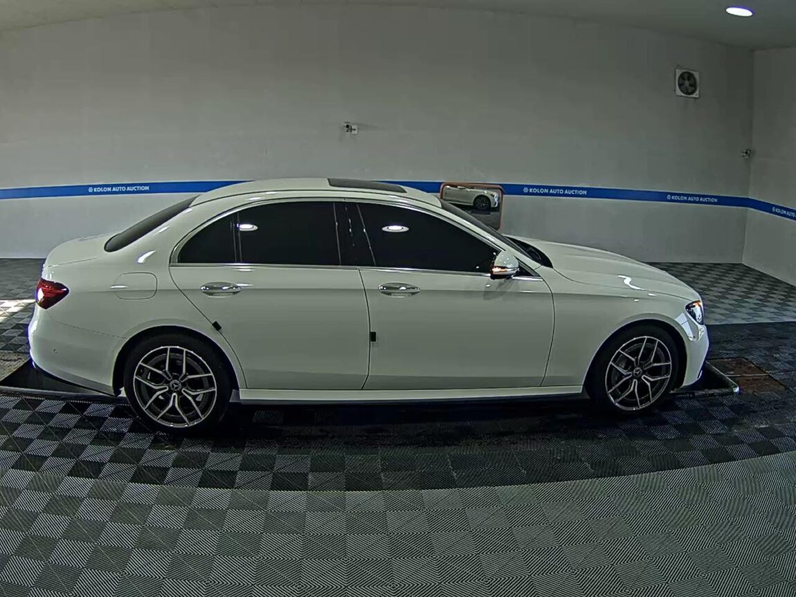 MERCEDES-BENZ E-CLASS (5TH GEN) E220d 4MATIC AMG LINE 2023 - zdjęcie 4