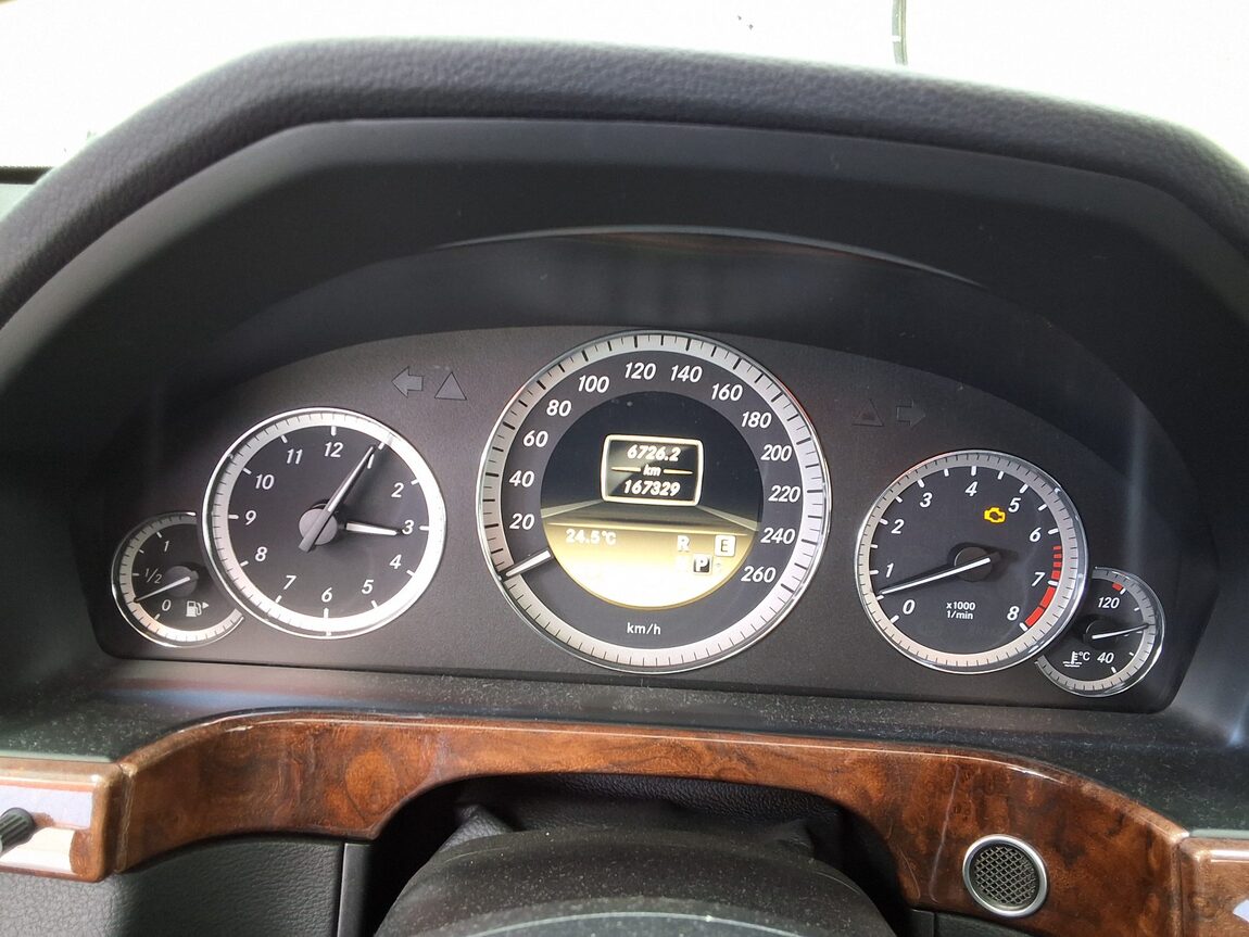 MERCEDES-BENZ E-CLASS (4TH GEN) E300 ELEGANCE 2012 - zdjęcie 10