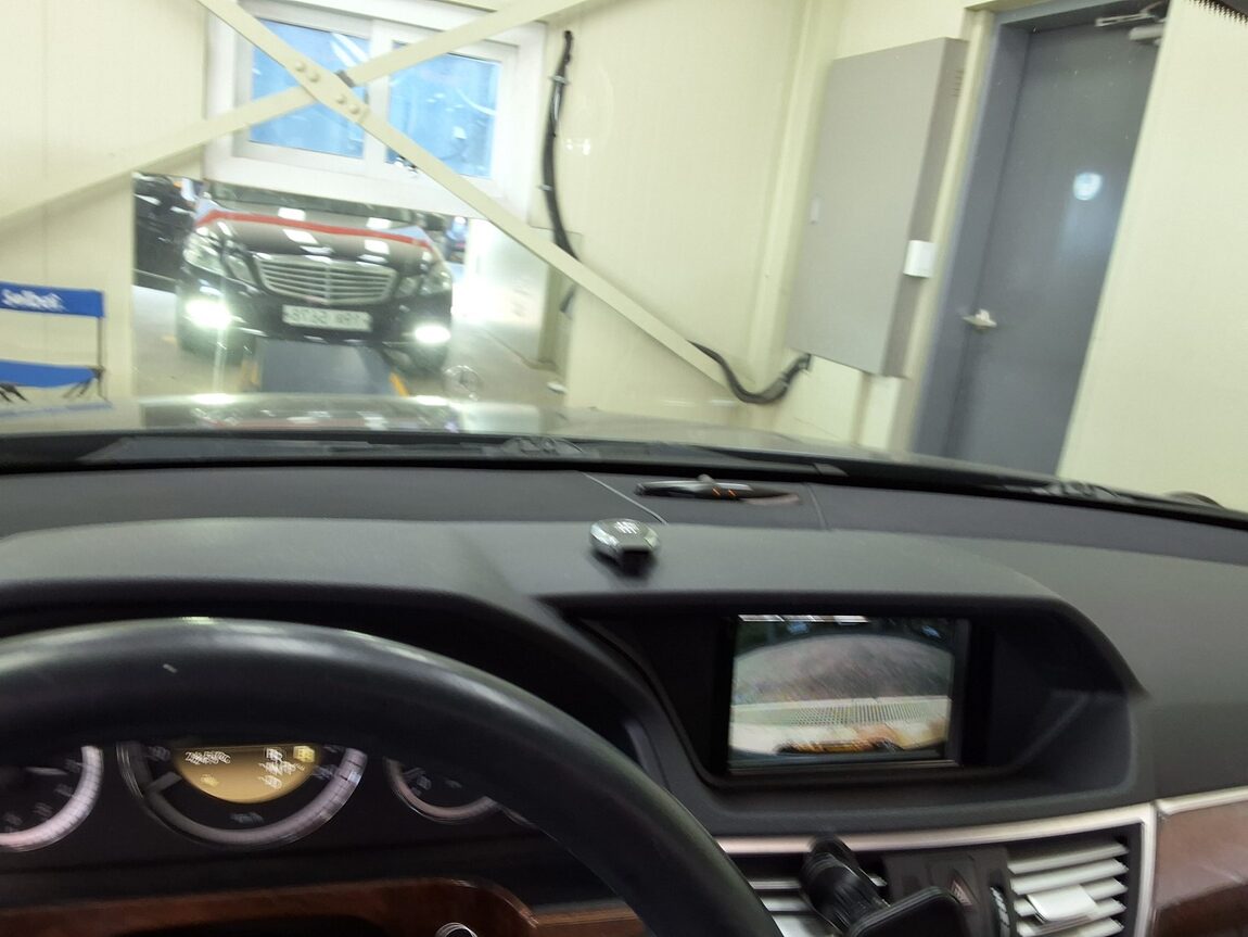 MERCEDES-BENZ E-CLASS (4TH GEN) E300 ELEGANCE 2012 - zdjęcie 25