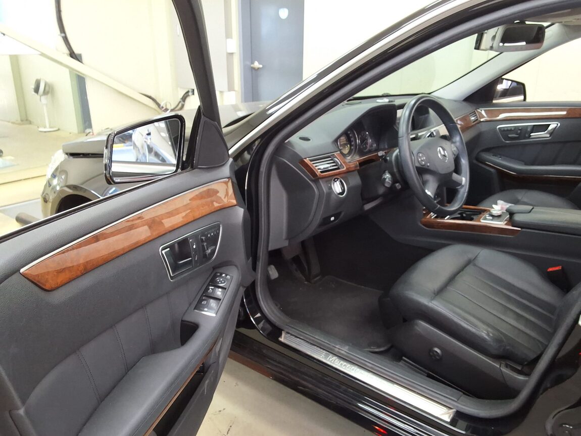MERCEDES-BENZ E-CLASS (4TH GEN) E300 ELEGANCE 2012 - zdjęcie 11