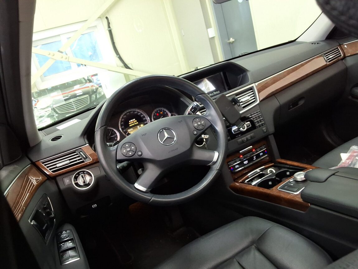 MERCEDES-BENZ E-CLASS (4TH GEN) E300 ELEGANCE 2012 - zdjęcie 12