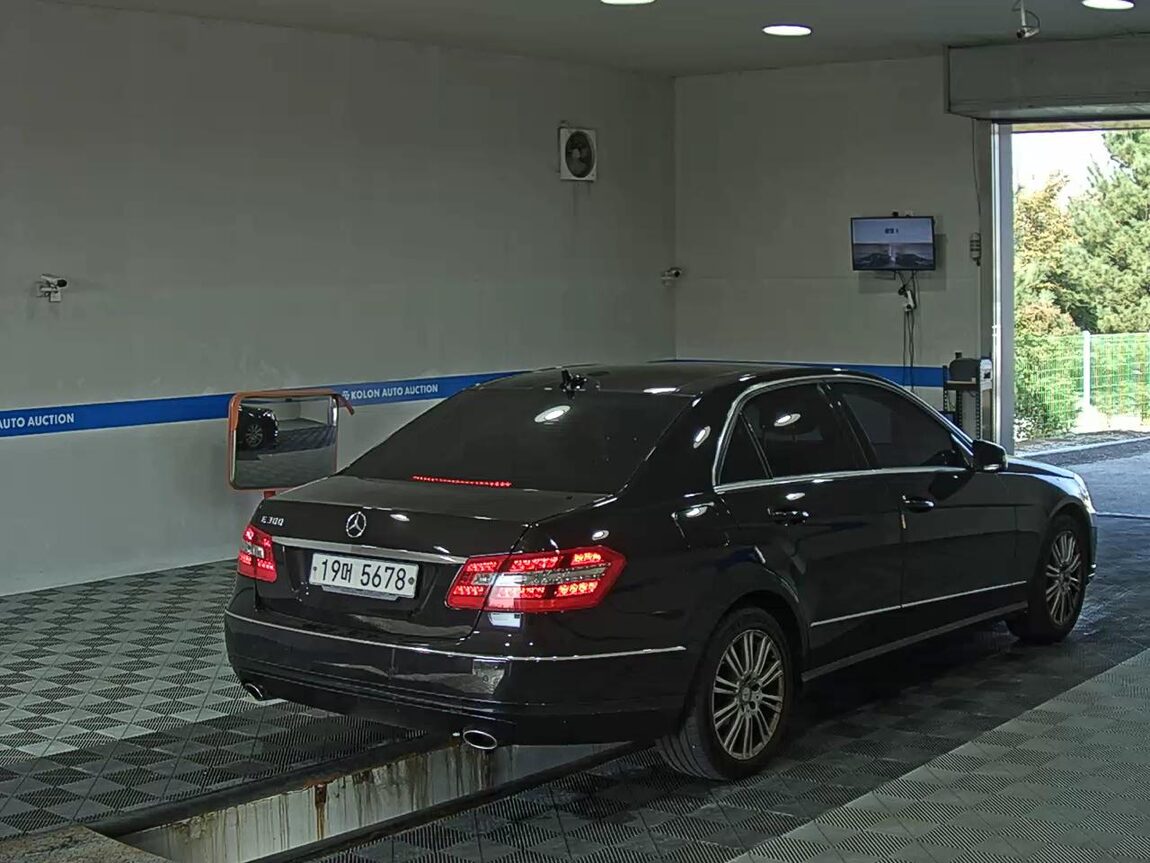 MERCEDES-BENZ E-CLASS (4TH GEN) E300 ELEGANCE 2012 - zdjęcie 5