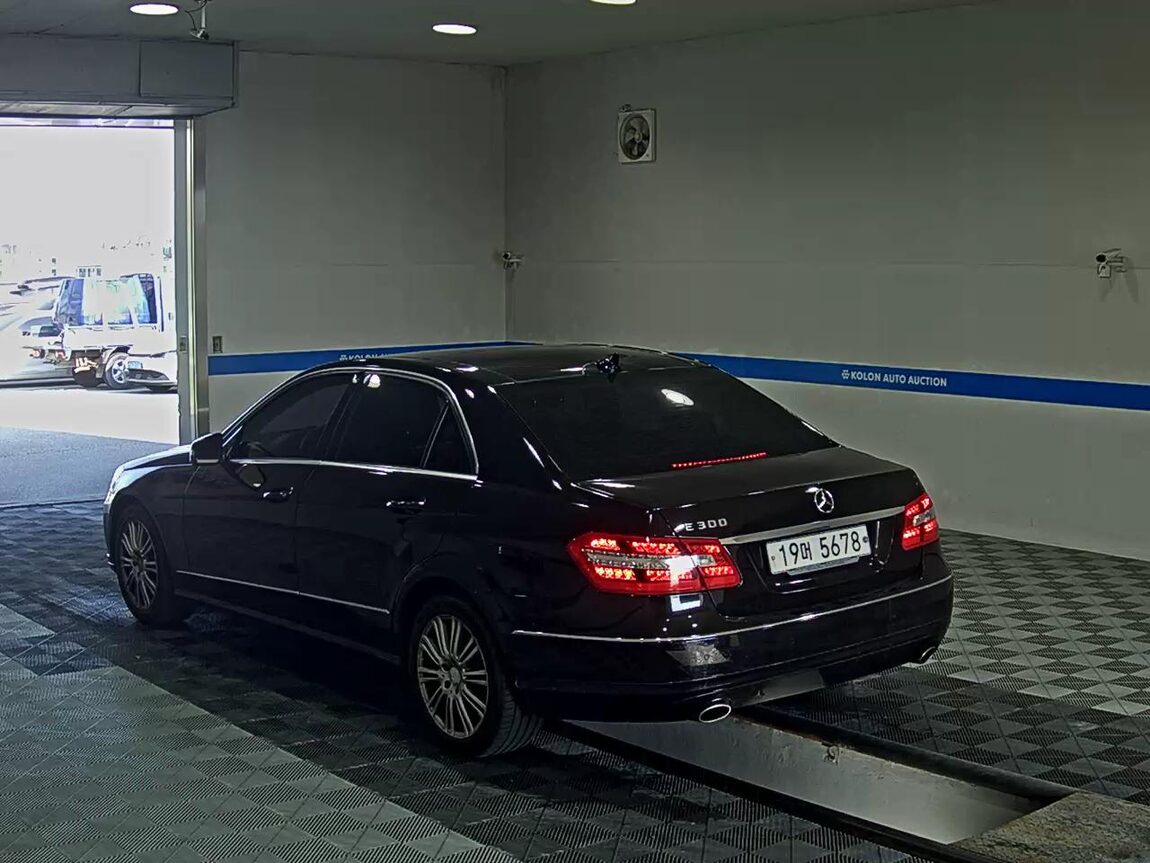 MERCEDES-BENZ E-CLASS (4TH GEN) E300 ELEGANCE 2012 - zdjęcie 6