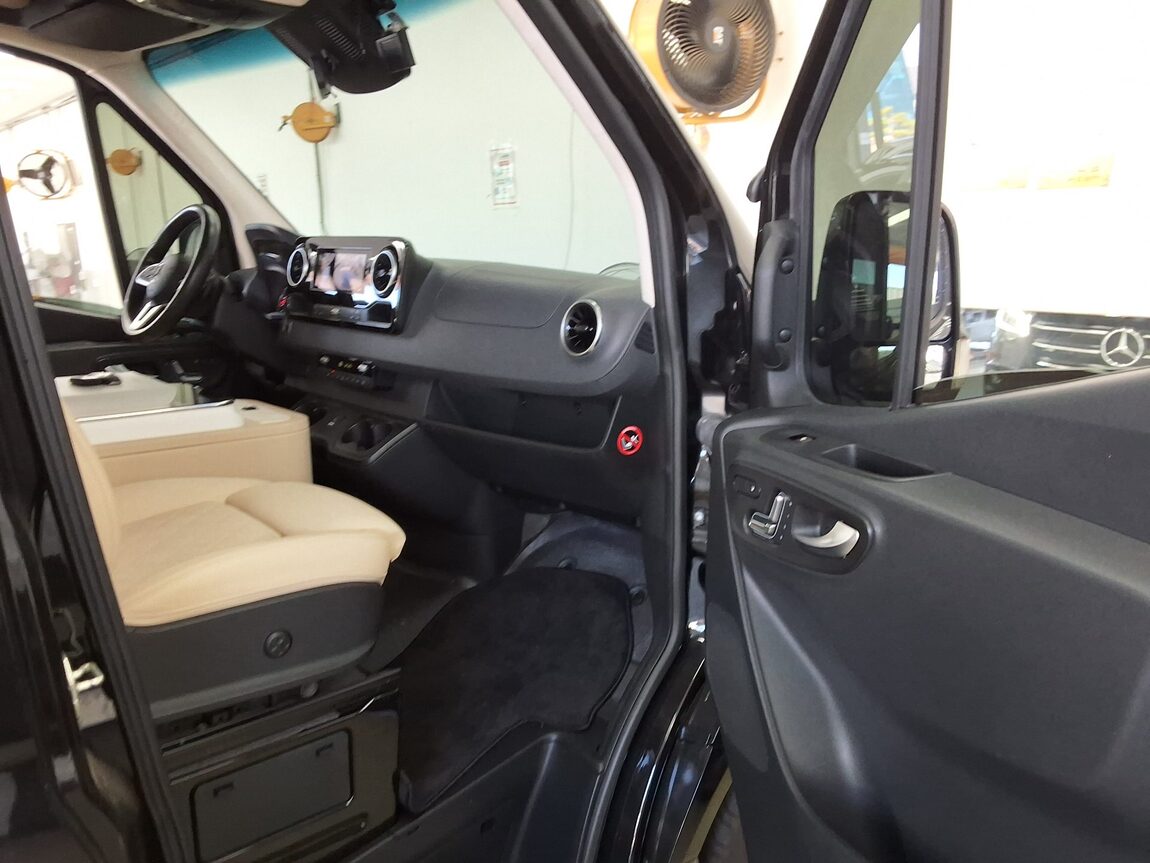 MERCEDES-BENZ SPRINTER (3RD GEN) 319 CDI BASE MODEL 2022 - zdjęcie 14