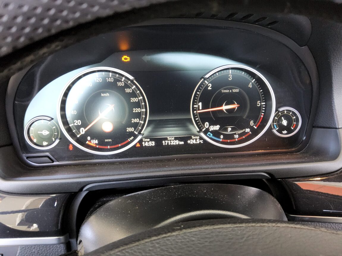 BMW 5 SERIES (6TH GEN) 520d 2015 - zdjęcie 9