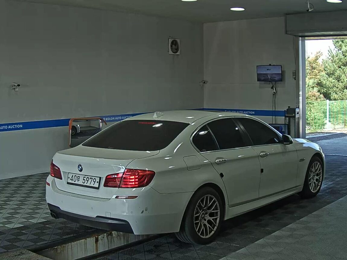 BMW 5 SERIES (6TH GEN) 520d 2015 - zdjęcie 5