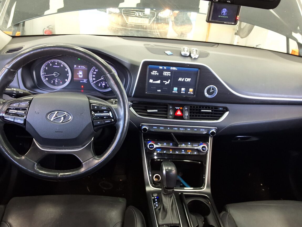 HYUNDAI GRANDEUR IG 2.4 GDi PREMIUM SPECIAL 2018 - zdjęcie 11
