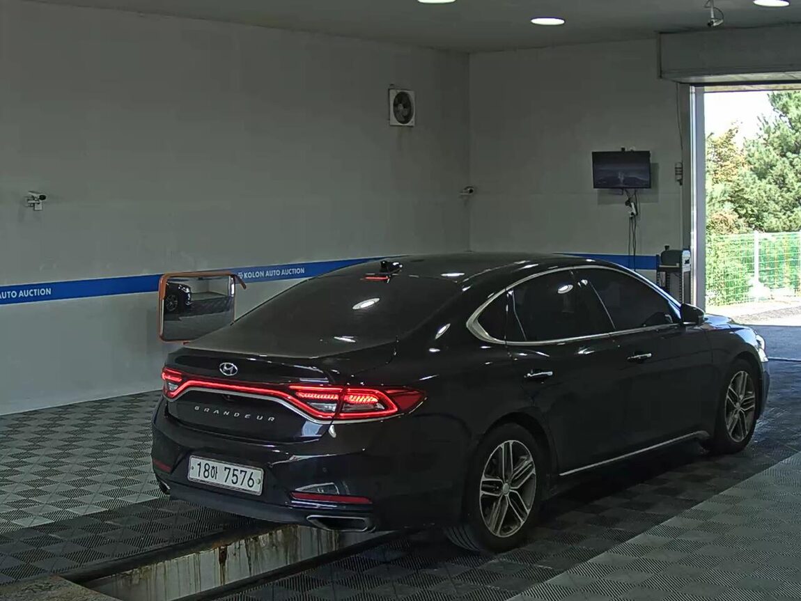 HYUNDAI GRANDEUR IG 2.4 GDi PREMIUM SPECIAL 2018 - zdjęcie 5