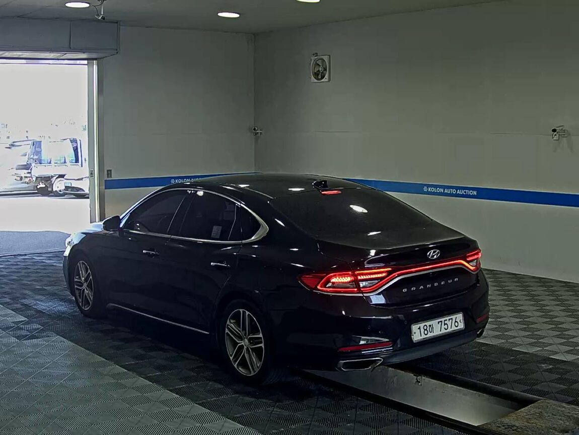 HYUNDAI GRANDEUR IG 2.4 GDi PREMIUM SPECIAL 2018 - zdjęcie 6