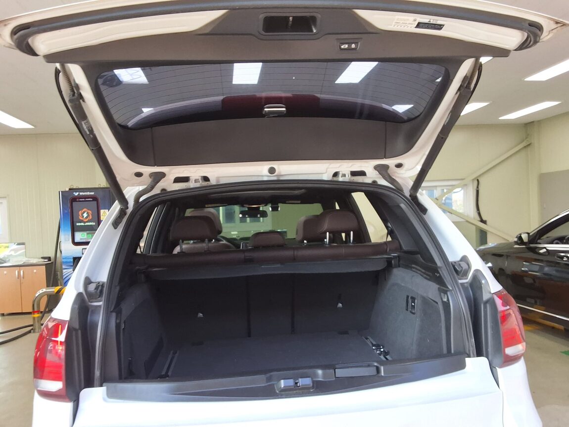 BMW X5 (3RD GEN) 30d xDRIVE M SPORT 2018 - zdjęcie 16